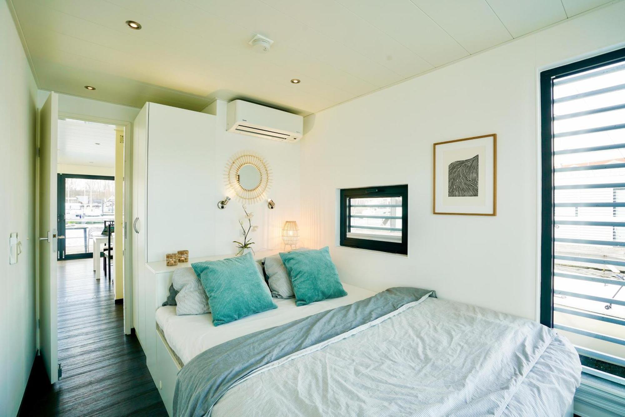Exklusives Ostsee-Hausboot, Kueche Mit Spueler, Tv, Grosse Sonnenterrasse, 3X Kostenfreie Kfz-Parkplaetze, Klimaanlage, Bis Zu 6 Personen, 2X Baeder, Waschmaschine บอลเทินฮาเกิน ภายนอก รูปภาพ