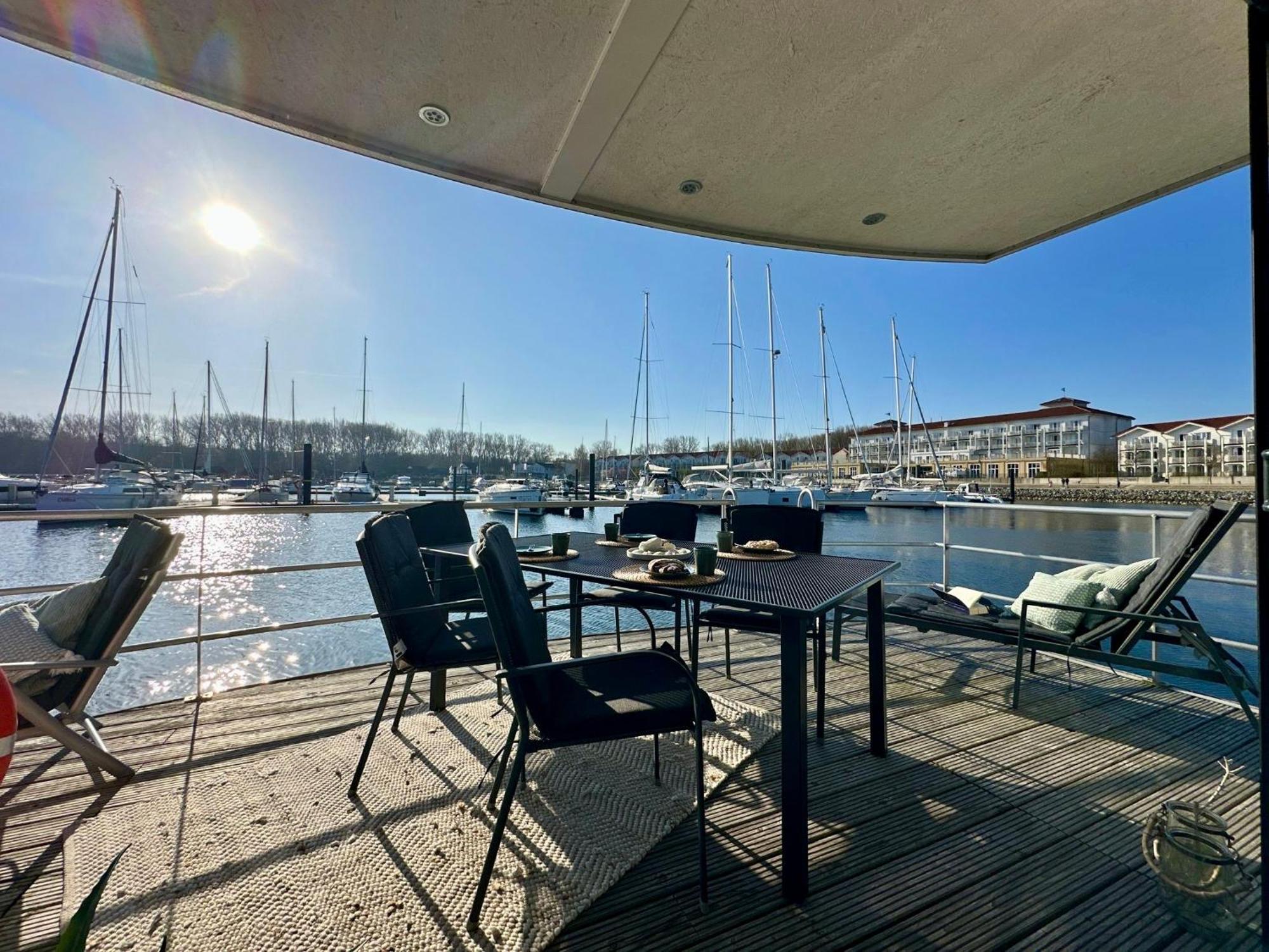 Exklusives Ostsee-Hausboot, Kueche Mit Spueler, Tv, Grosse Sonnenterrasse, 3X Kostenfreie Kfz-Parkplaetze, Klimaanlage, Bis Zu 6 Personen, 2X Baeder, Waschmaschine บอลเทินฮาเกิน ภายนอก รูปภาพ