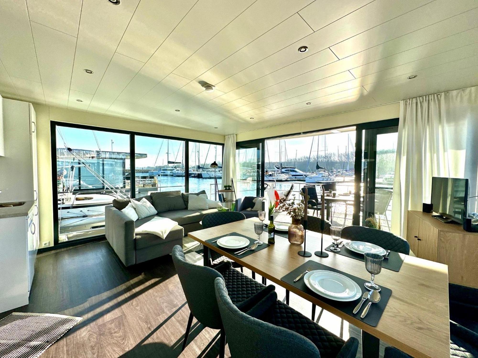 Exklusives Ostsee-Hausboot, Kueche Mit Spueler, Tv, Grosse Sonnenterrasse, 3X Kostenfreie Kfz-Parkplaetze, Klimaanlage, Bis Zu 6 Personen, 2X Baeder, Waschmaschine บอลเทินฮาเกิน ภายนอก รูปภาพ